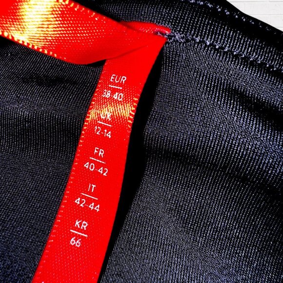 NWT SPANX Faux Patent Leather Black Shiny Leggings Regular Length Style 20301R - Picture 10 of 10